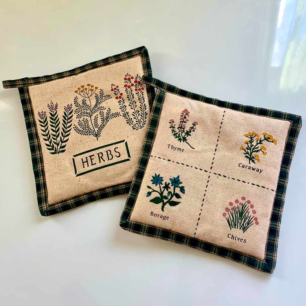 Alice’s Cottage Potholders